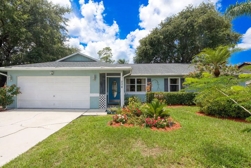 208 SE Sims Circle Port St Lucie FL 34984