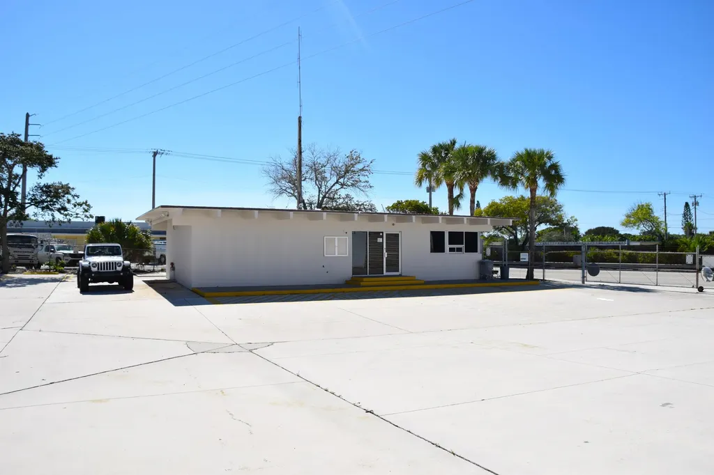 281 Old Dixie Highway Tequesta FL 33469