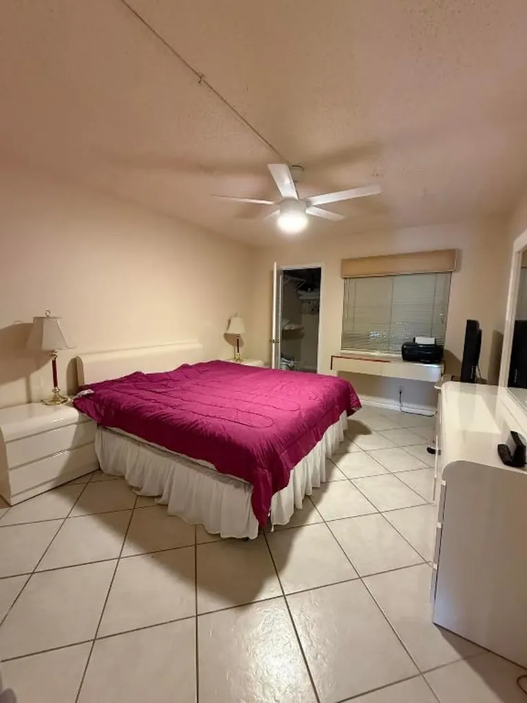 1046 Wolverton C Boca Raton FL 33434