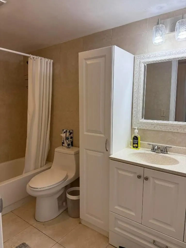1046 Wolverton C Boca Raton FL 33434