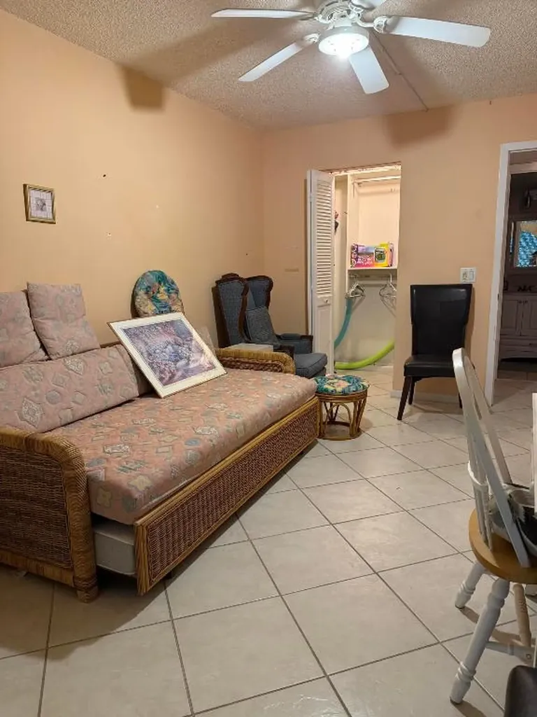1046 Wolverton C Boca Raton FL 33434