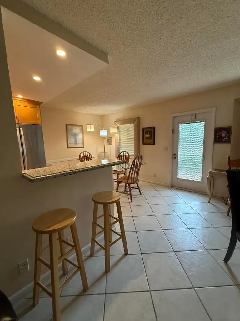 1046 Wolverton C Boca Raton FL 33434