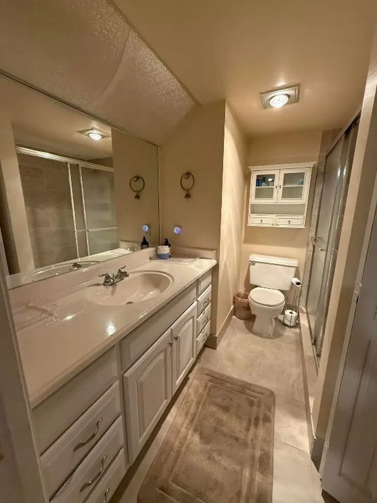 1046 Wolverton C Boca Raton FL 33434