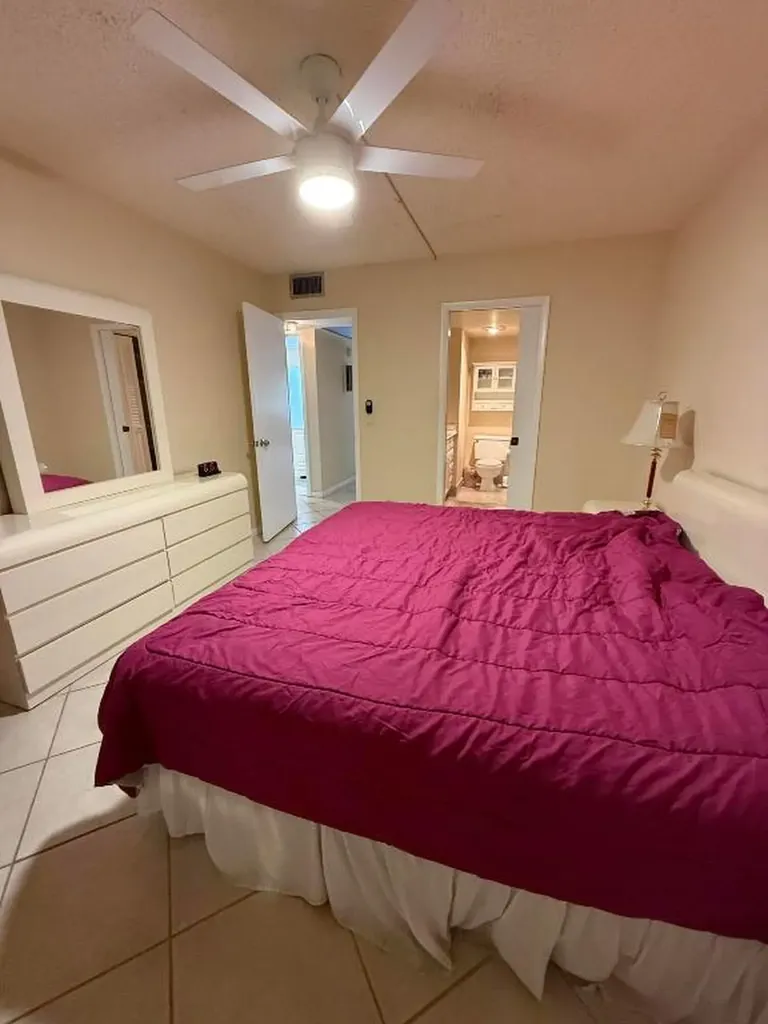 1046 Wolverton C Boca Raton FL 33434