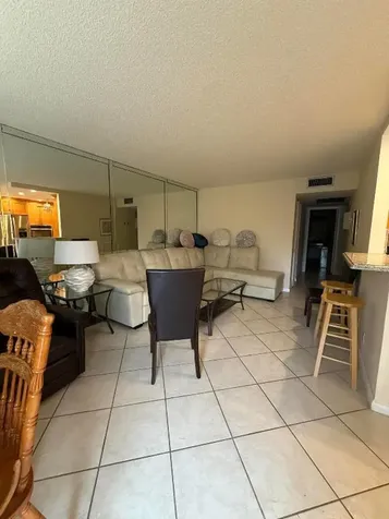 1046 Wolverton C Boca Raton FL 33434