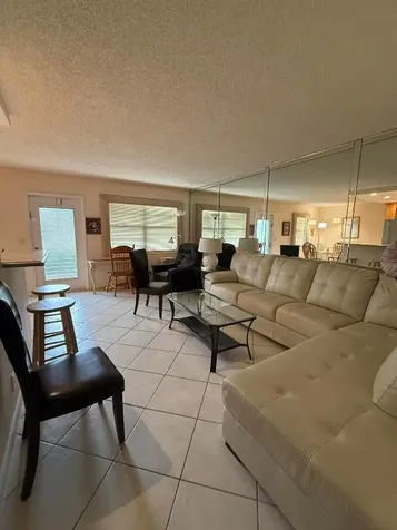 1046 Wolverton C Boca Raton FL 33434
