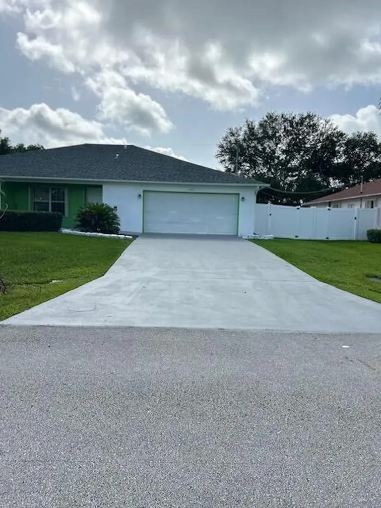 4665 SW Pearl Street Port St Lucie FL 34953