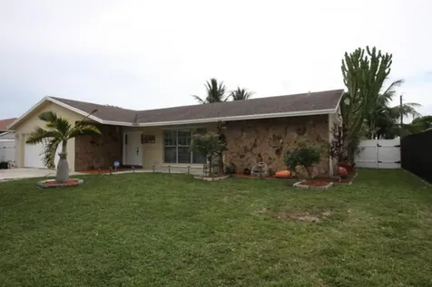 5199 Woodstone Circle E Lake Worth FL 33463