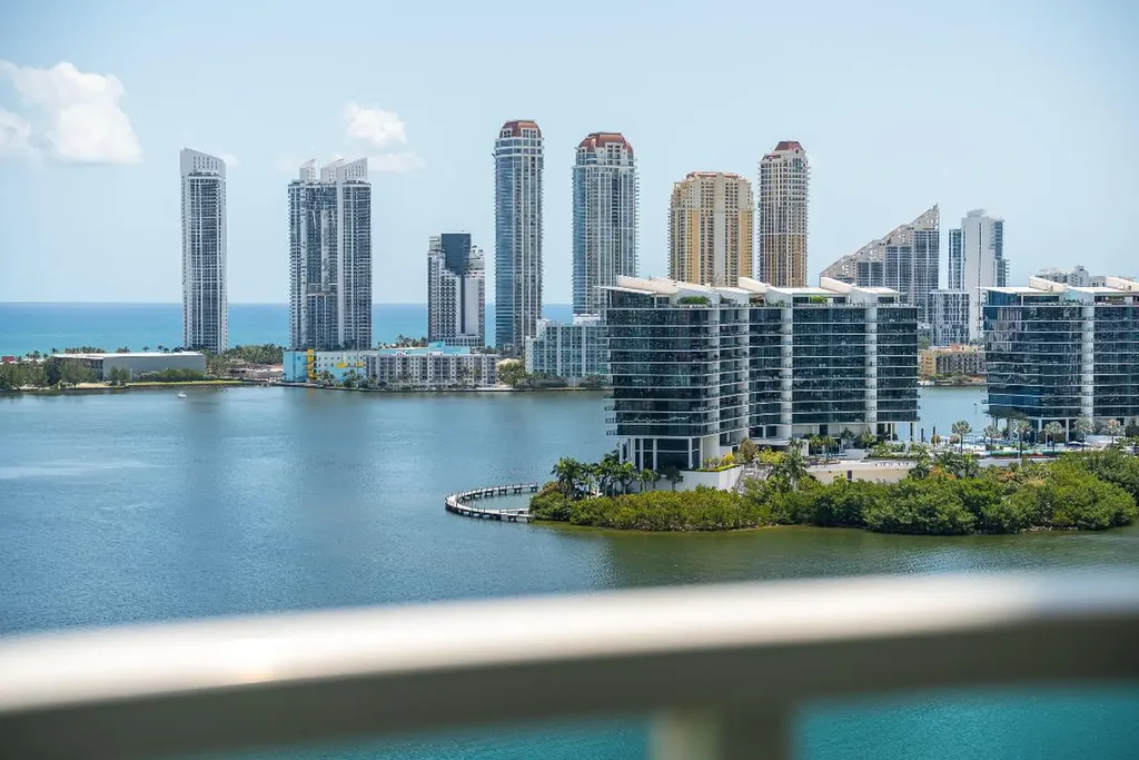 3330 NE 190th Street Aventura FL 33180