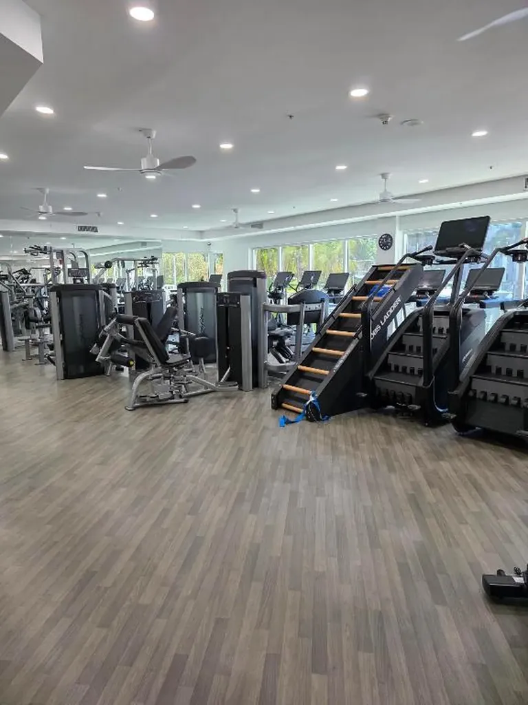 3330 NE 190th Street Aventura FL 33180