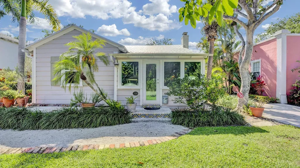 42 Palm Square Delray Beach FL 33483