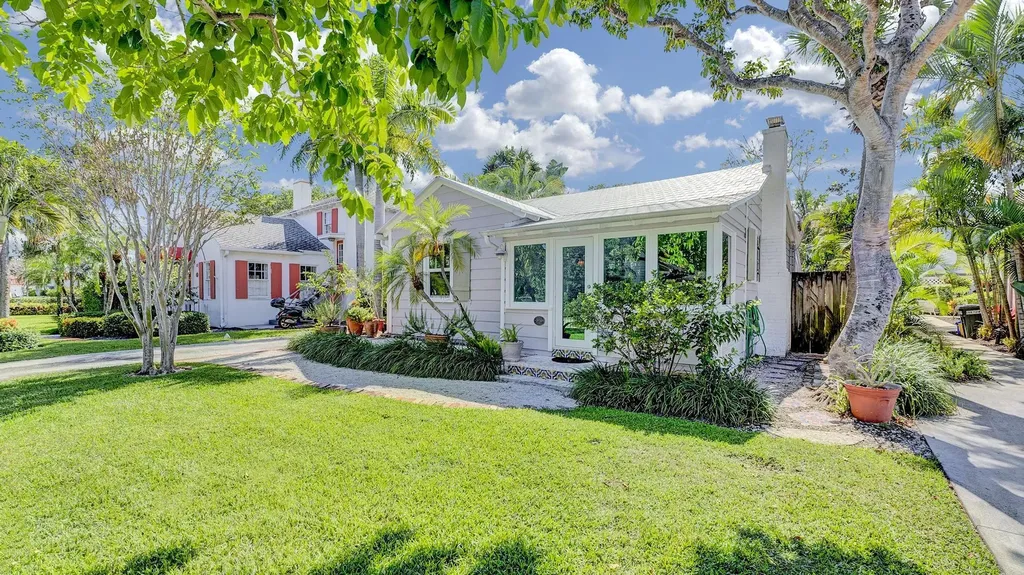 42 Palm Square Delray Beach FL 33483