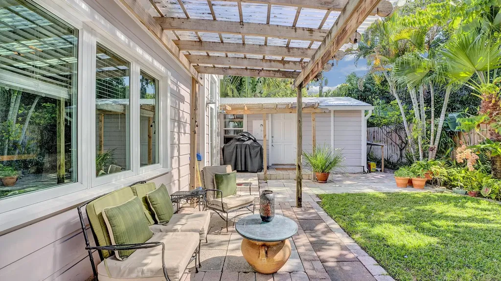42 Palm Square Delray Beach FL 33483