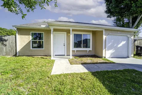 2461 SE Alfonso Avenue Port St Lucie FL 34952