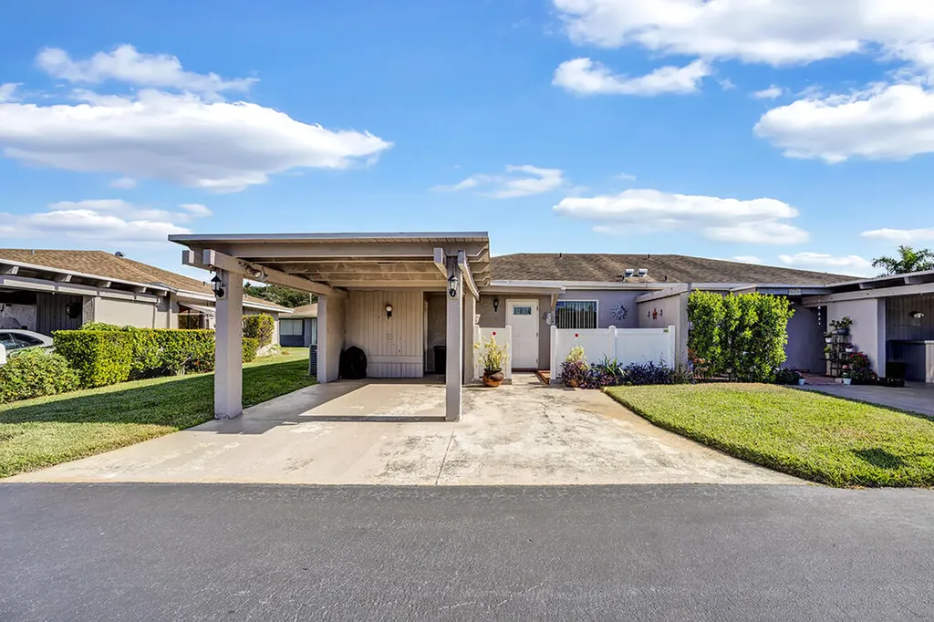 6722 Moonlit Drive Delray Beach FL 33446
