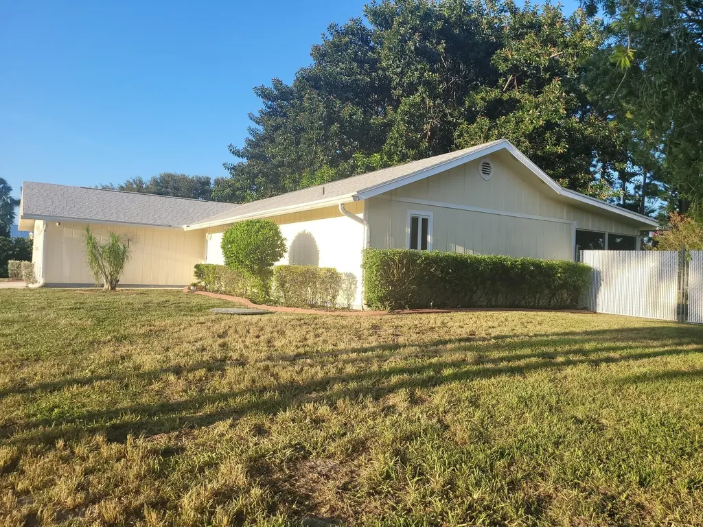 2913 SE Darien Road Port St Lucie FL 34952