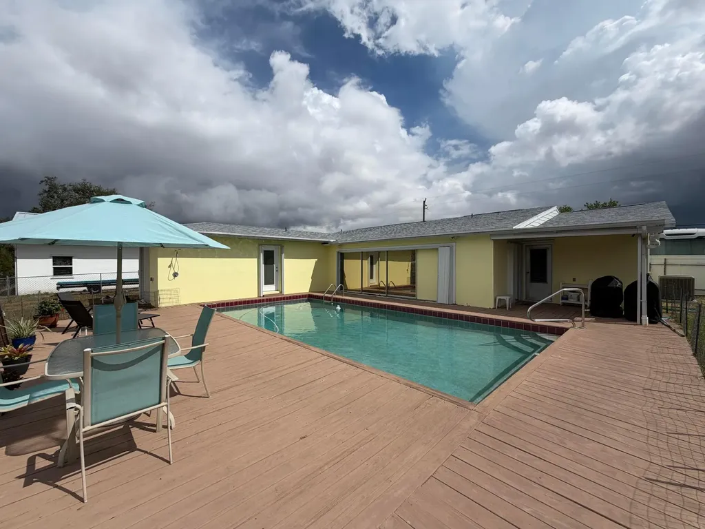 880 SE Degan Drive Port St Lucie FL 34983