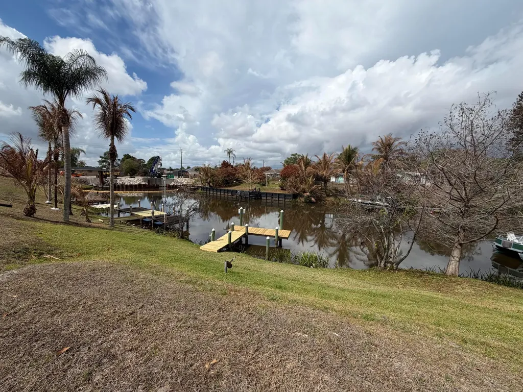 880 SE Degan Drive Port St Lucie FL 34983
