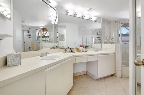 15499 Miami Lakeway N Miami Lakes FL 33014