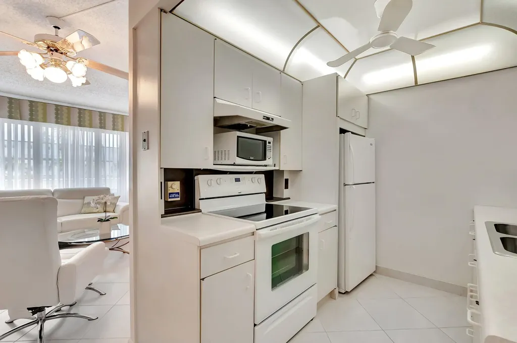 2043 Cambridge C Deerfield Beach FL 33442