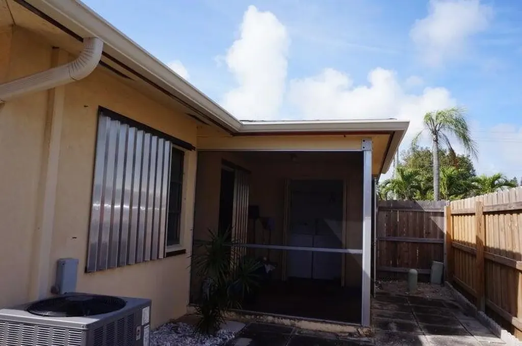 1716 Barton Court Lake Worth Beach FL 33460