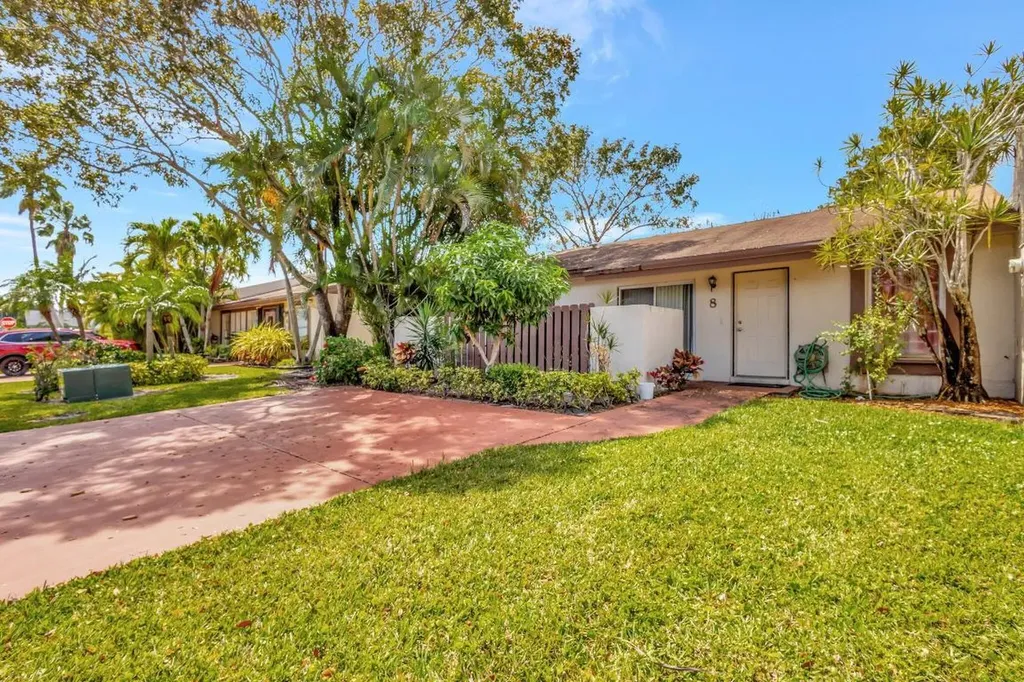 8 Knightsbridge Lane Boynton Beach FL 33426