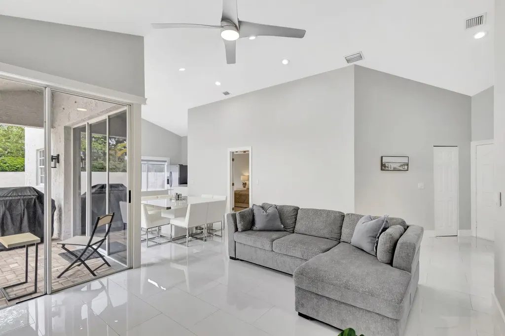 7 Wyndham Lane Palm Beach Gardens FL 33418