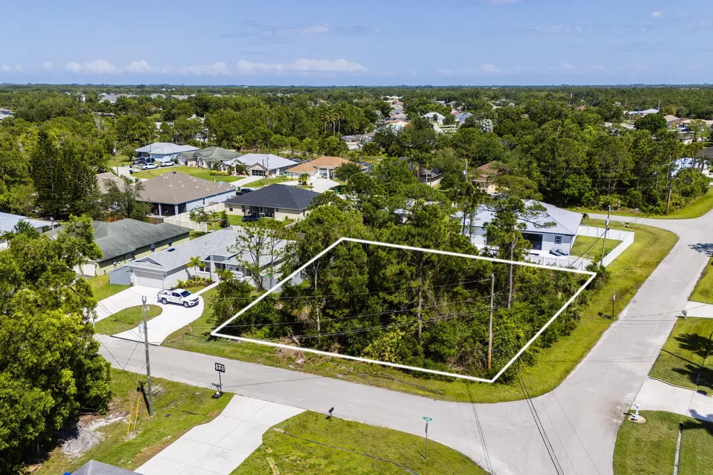 5489 NW Brent Court Port St Lucie FL 34986