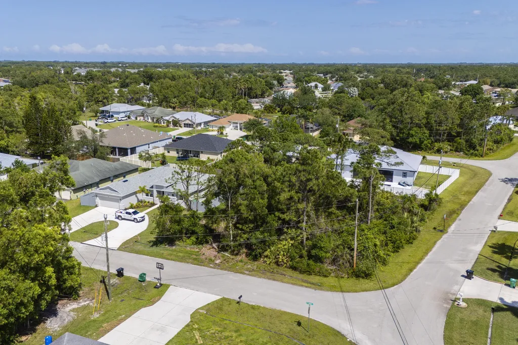 5489 NW Brent Court Port St Lucie FL 34986