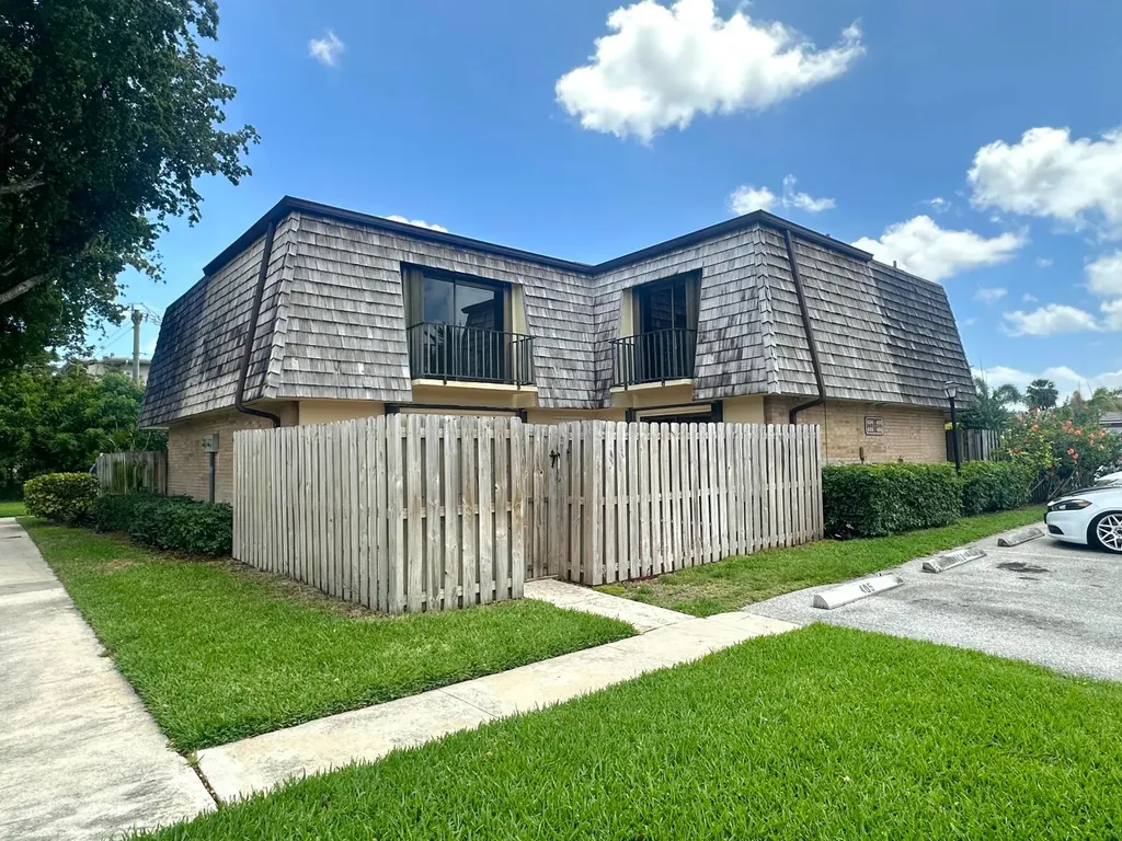 405 Arabian Road Palm Springs FL 33461