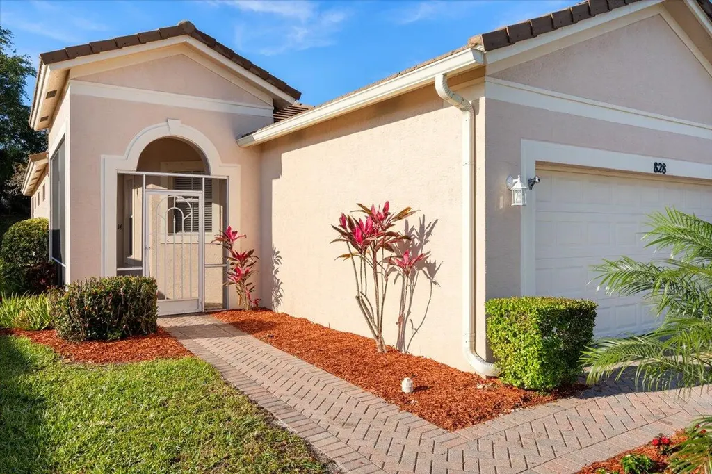 828 SW Rocky Bayou Terrace Port St Lucie FL 34986