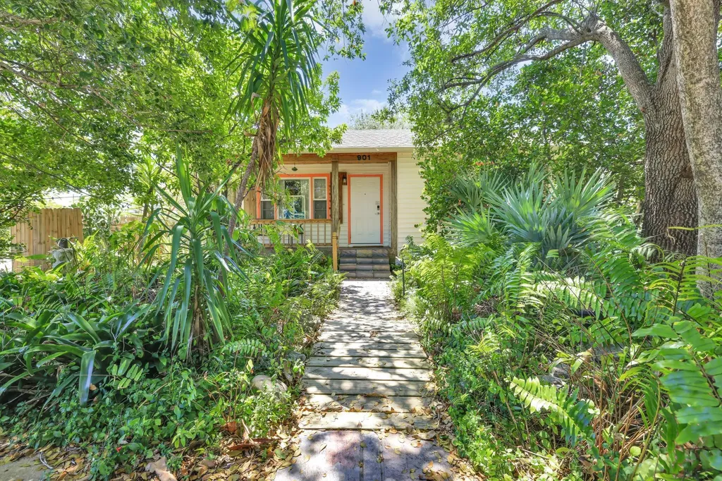 901 18th Avenue N Lake Worth Beach FL 33460