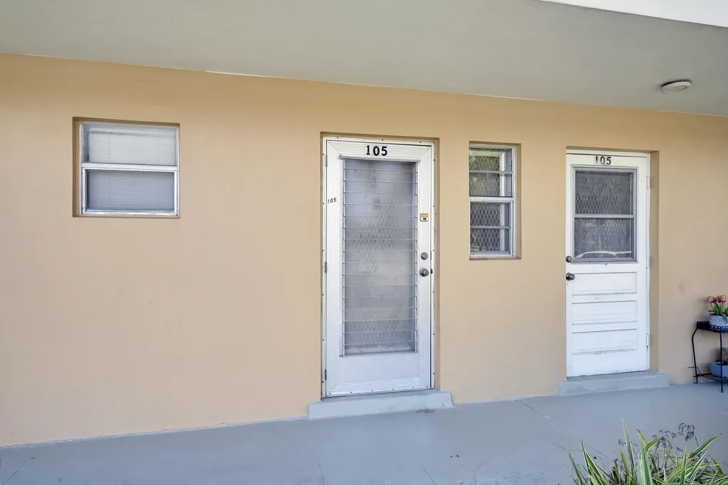 2223 NE 1st Court Boynton Beach FL 33435