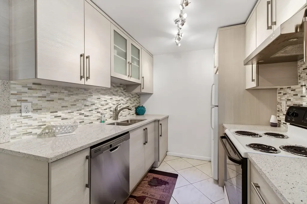 2070 Guildford D Boca Raton FL 33434
