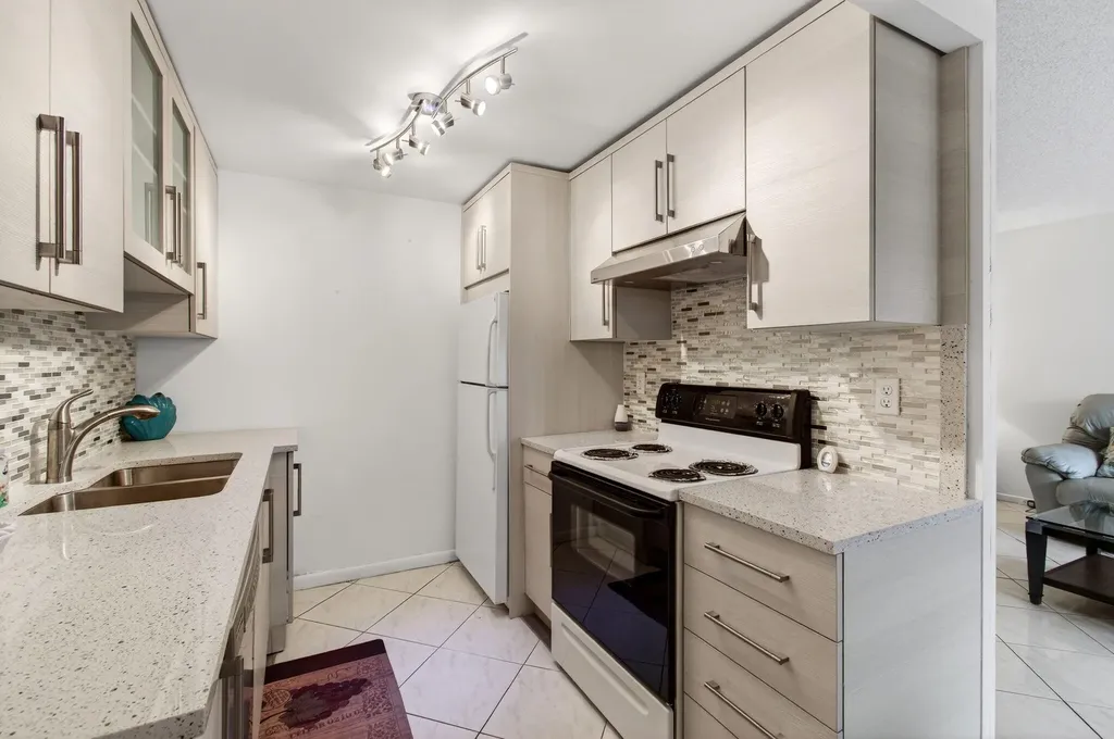 2070 Guildford D Boca Raton FL 33434