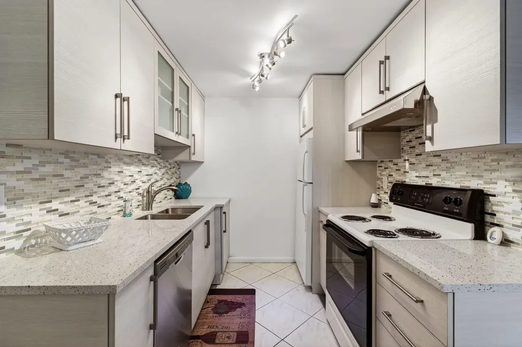 2070 Guildford D Boca Raton FL 33434
