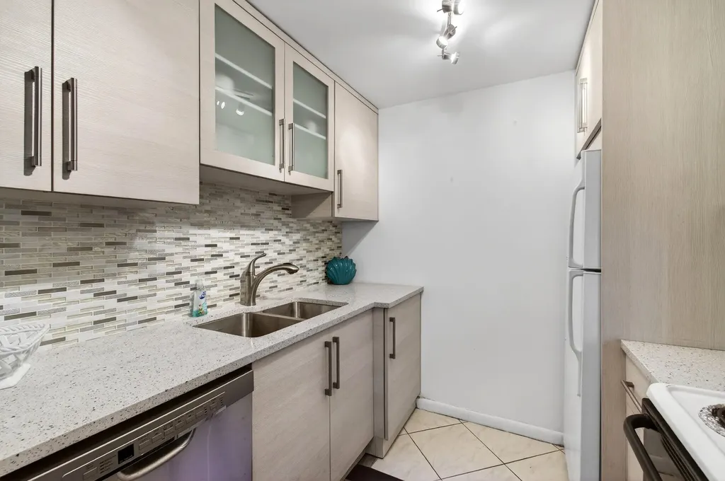 2070 Guildford D Boca Raton FL 33434
