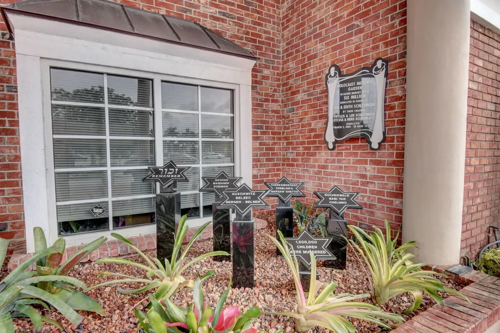 2070 Guildford D Boca Raton FL 33434