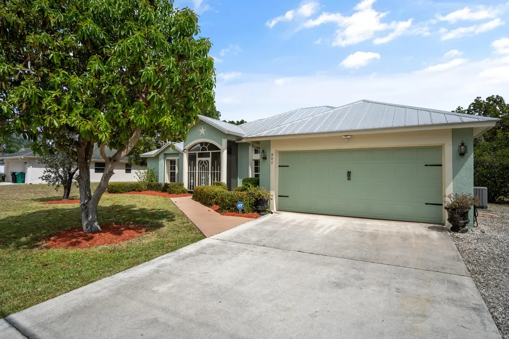 901 SW Idol Avenue Port St Lucie FL 34953
