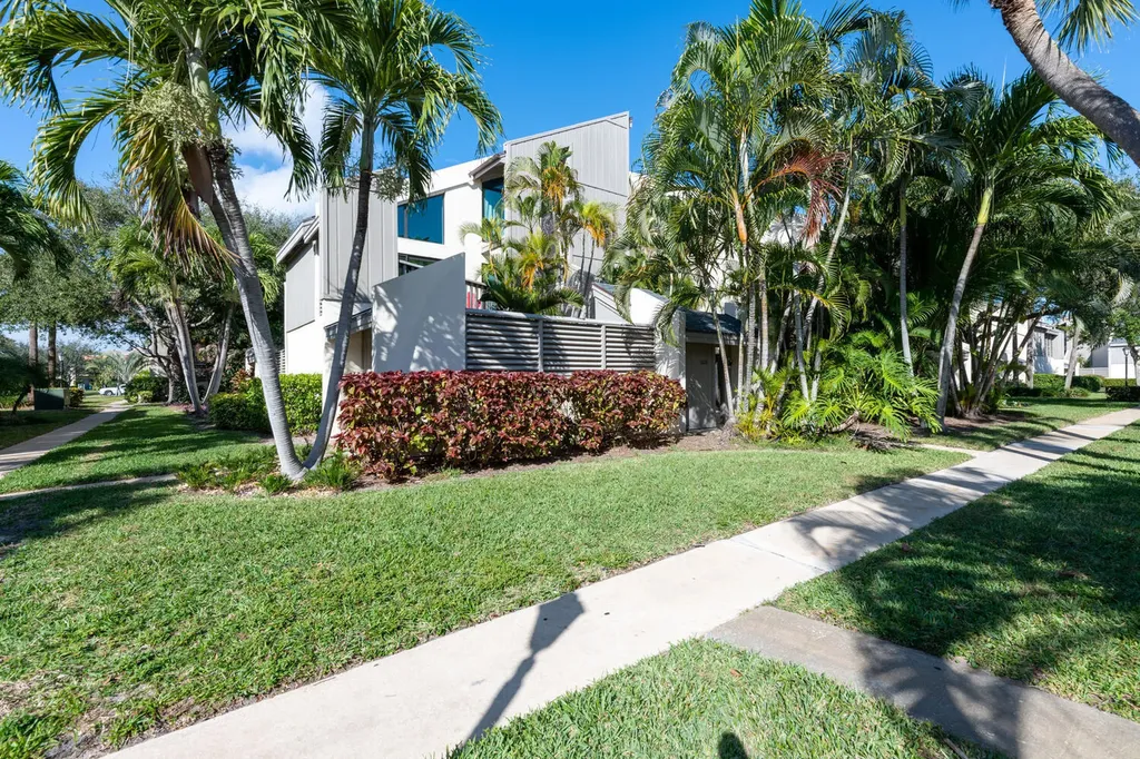 1605 Us-1 Jupiter FL 33477
