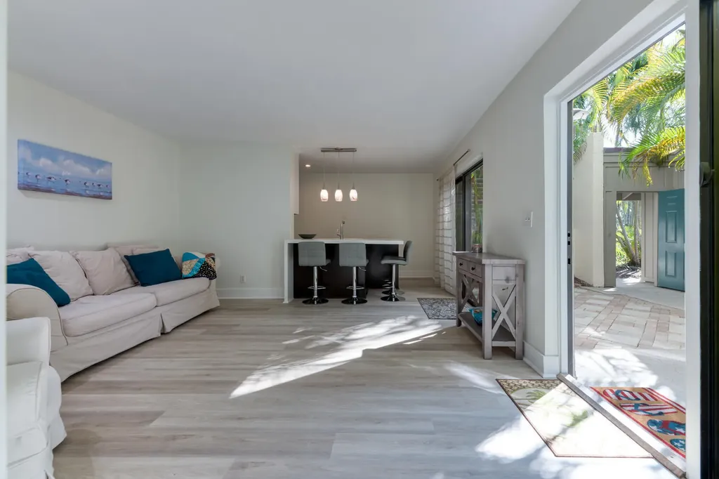 1605 Us-1 Jupiter FL 33477