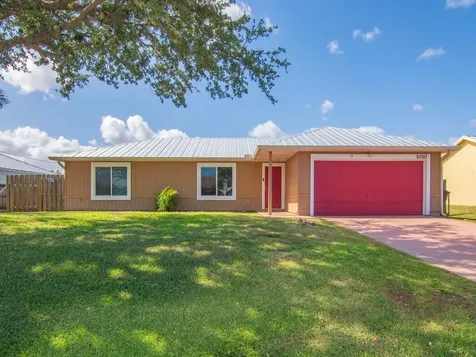 1010 SW Versailles Avenue Port St Lucie FL 34953