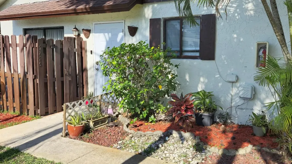 7875 Tam Oshanter Boulevard North Lauderdale FL 33068