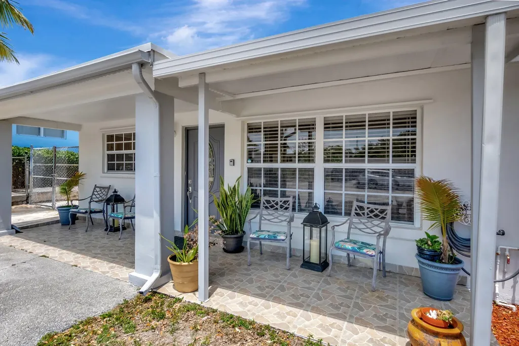 391 SW 2nd Street Boca Raton FL 33432