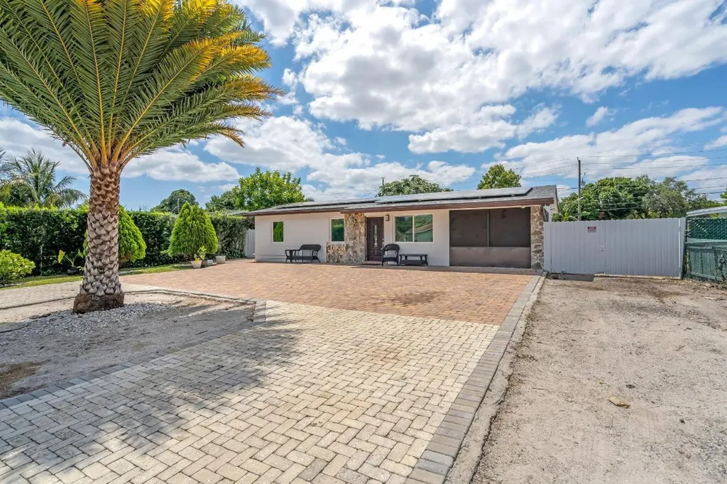 4650 Sutton Terrace S West Palm Beach FL 33415