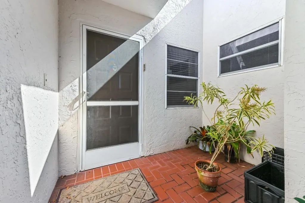 6040 Waldwick Circle Delray Beach FL 33484