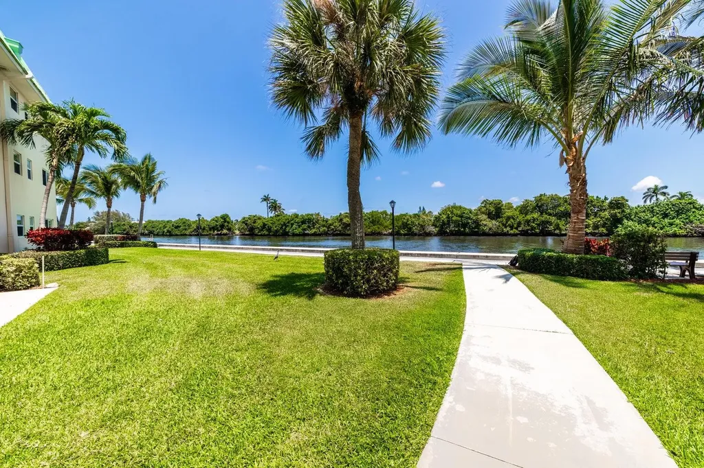 30 Colonial Club Drive Boynton Beach FL 33435