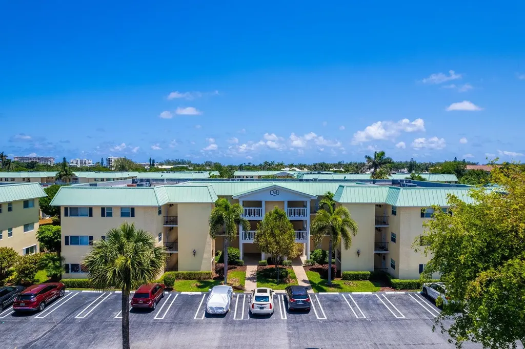 30 Colonial Club Drive Boynton Beach FL 33435