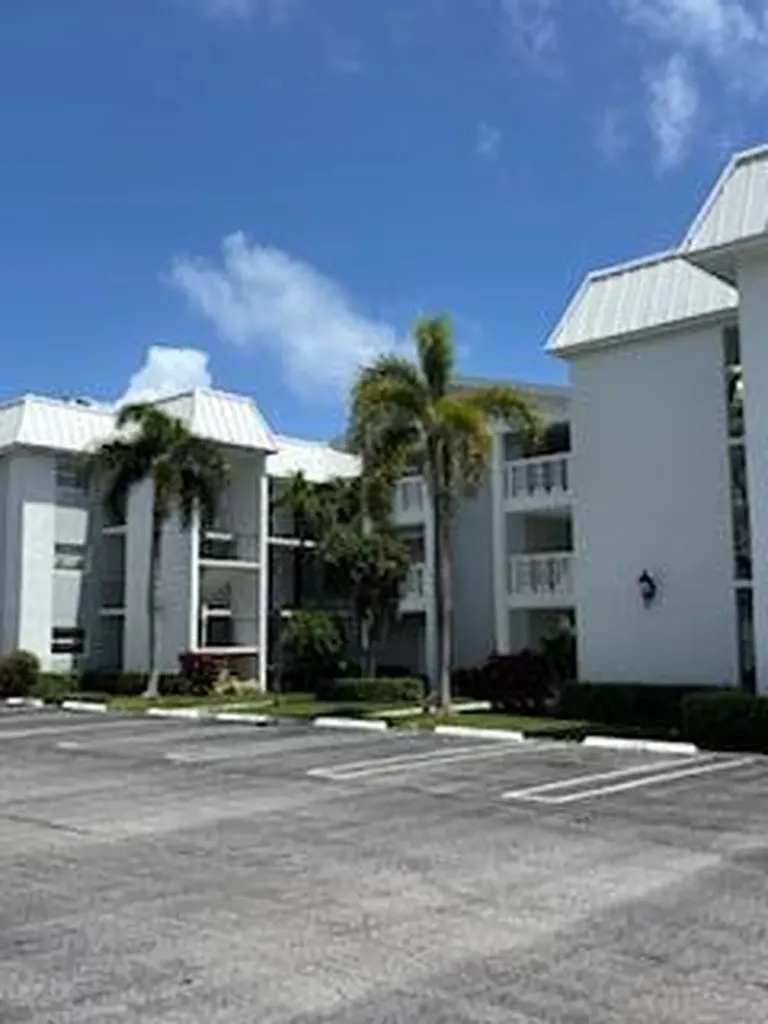 30 Colonial Club Drive Boynton Beach FL 33435
