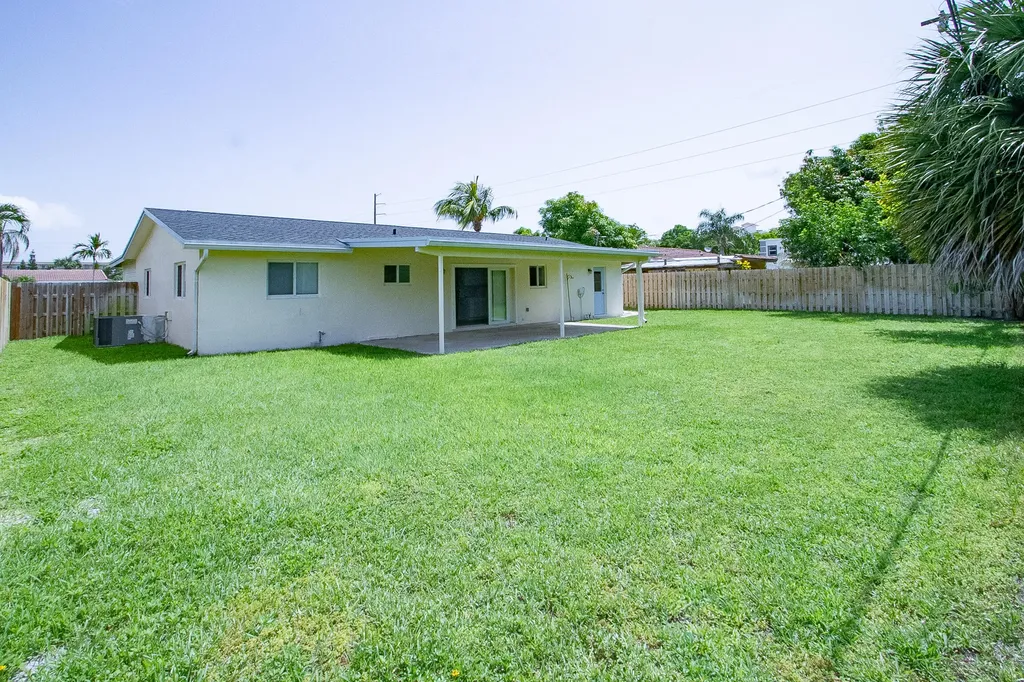 214 SW 3rd Street Boca Raton FL 33432